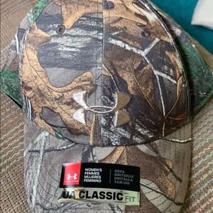 Under armor Camo women’s ball cap, adjustable